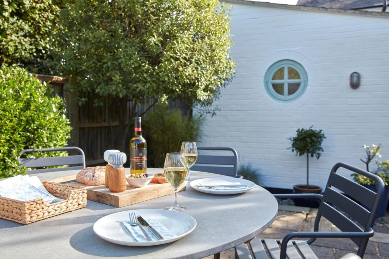 A Cool Coastal Retreat On Kingsdown Beach - The White House Villa Deal Exterior photo