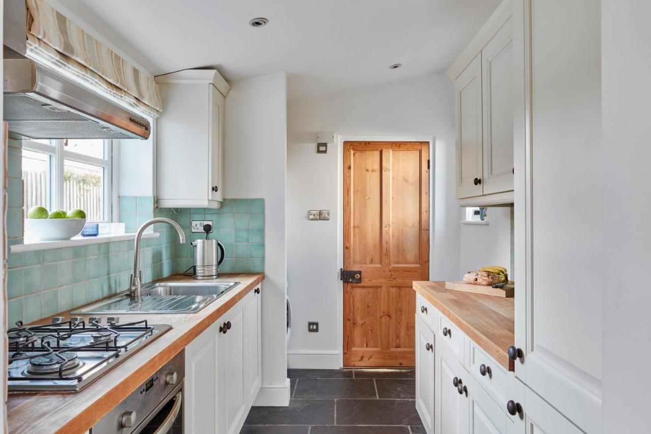 A Cool Coastal Retreat On Kingsdown Beach - The White House Villa Deal Exterior photo