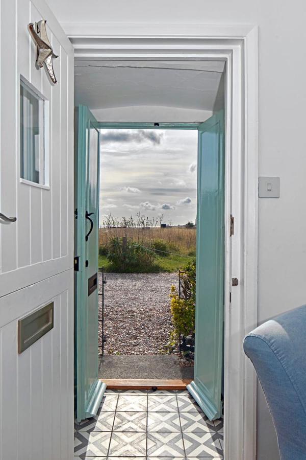 A Cool Coastal Retreat On Kingsdown Beach - The White House Villa Deal Exterior photo